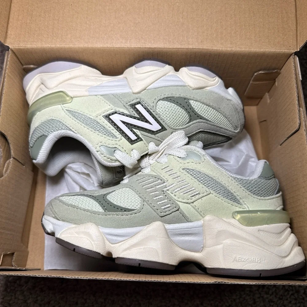 Lightly used New Balance Kids Light Green & Cream Chunky Lace-Up Sneakers